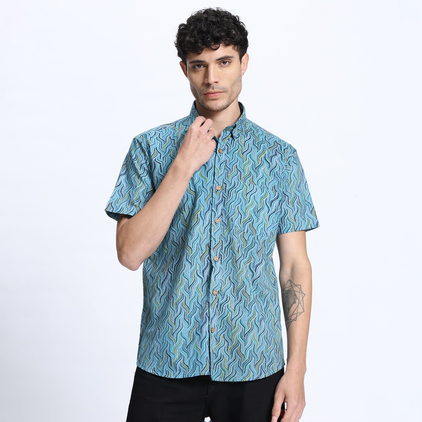 Men's Blue Wavy Pattern Short-Sleeve Shirt