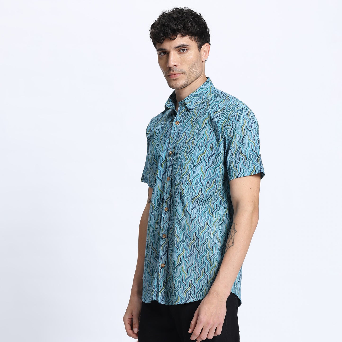 Men's Blue Wavy Pattern Short-Sleeve Shirt