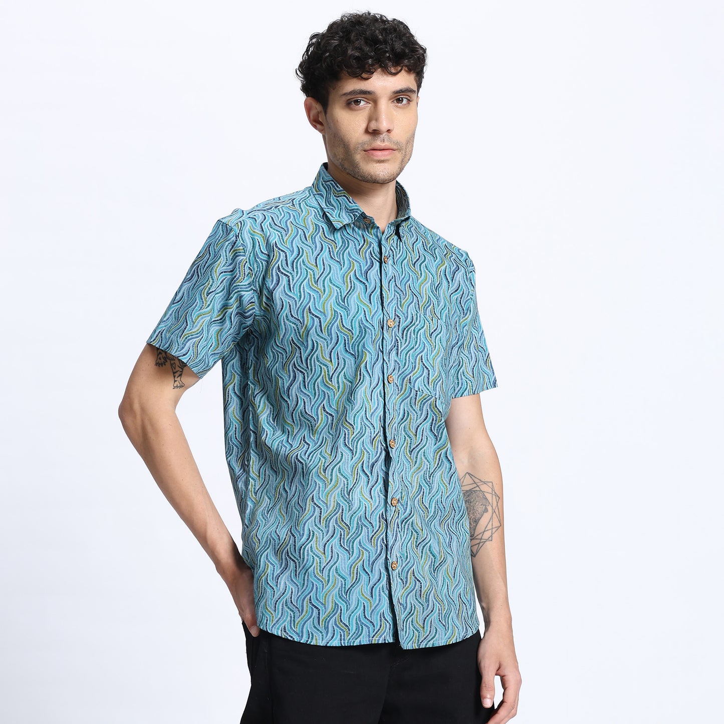 Men's Blue Wavy Pattern Short-Sleeve Shirt