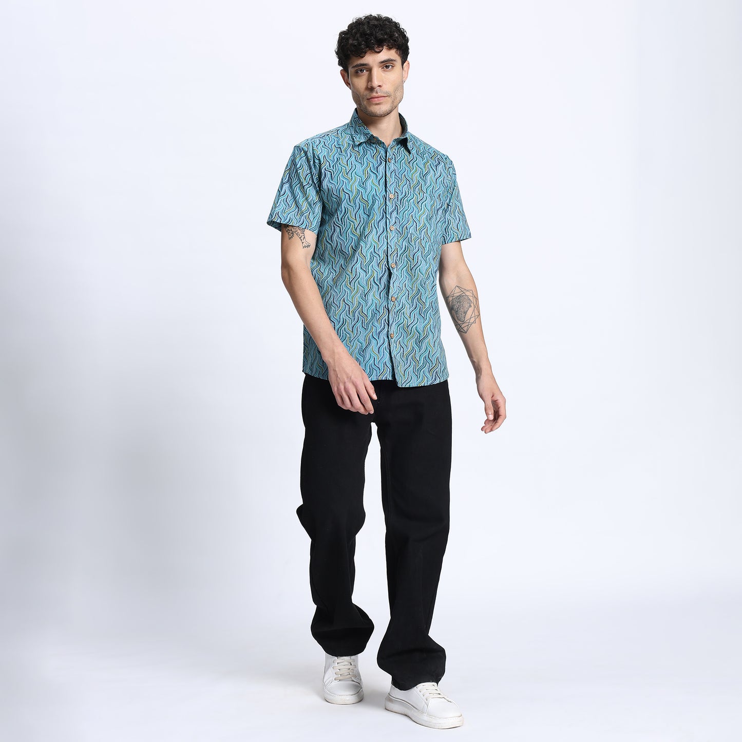 Men's Blue Wavy Pattern Short-Sleeve Shirt